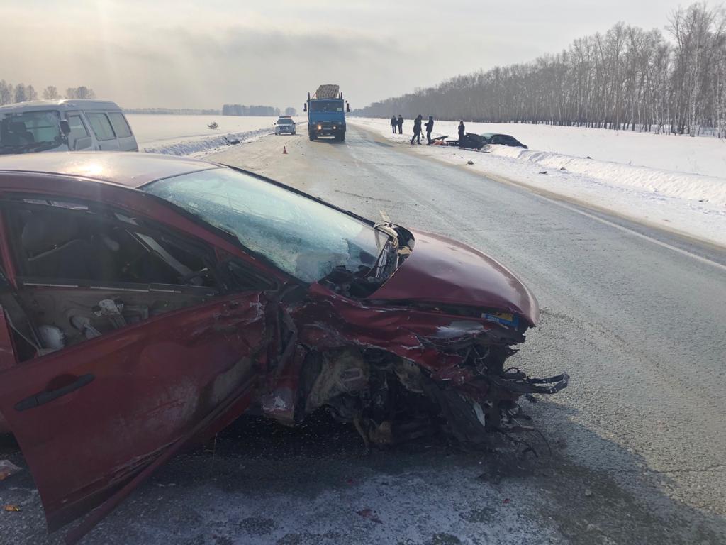 Фото На трассе под Новосибирском произошло смертельное ДТП с участием трёх автомобилей 3